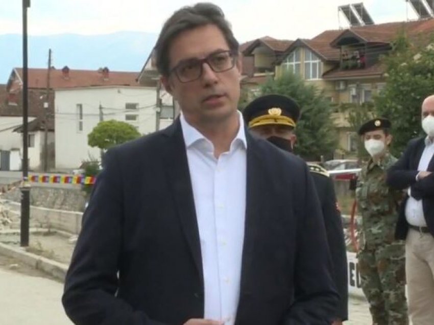 Flet presidenti i Maqedonisë Veriore, tregon a është bërë për qëllime politike zjarri në Tetovë
