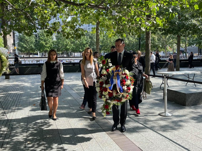 Konsullata e Republikës së Kosovës në New York, bënë homazhe dhe vendosën kurorë me lule në Memorialin 9/11 