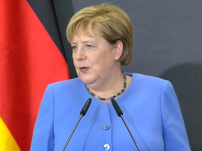 Merkel: Njerëzit janë të detyruar të vaksinohen kundër COVID-19