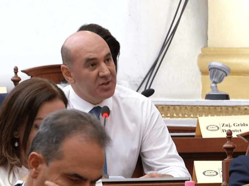 Mungesa e kryeministrit Rama në seancë, Rushaj replika me Nikollën: Kjo është tallje me shqiptarët