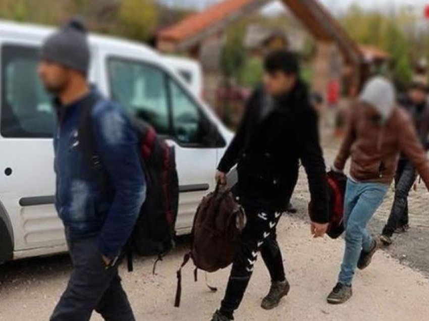 U kapën duke transportuar emigrantë të paligjshëm në Kosovë, arrestohen dy të rinj në Kukës