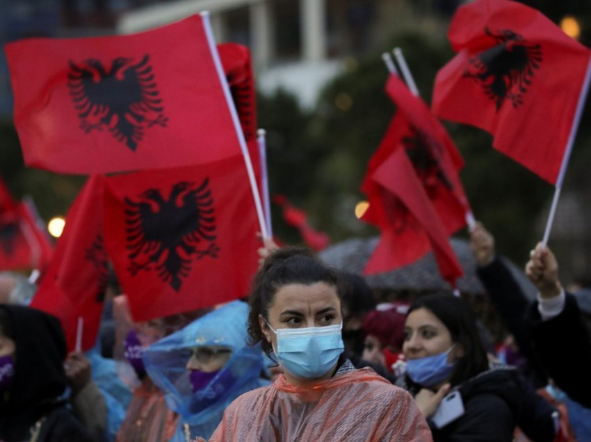 Reuters: Shqipëria e votoi qeverinë e parë të dominuar nga gratë