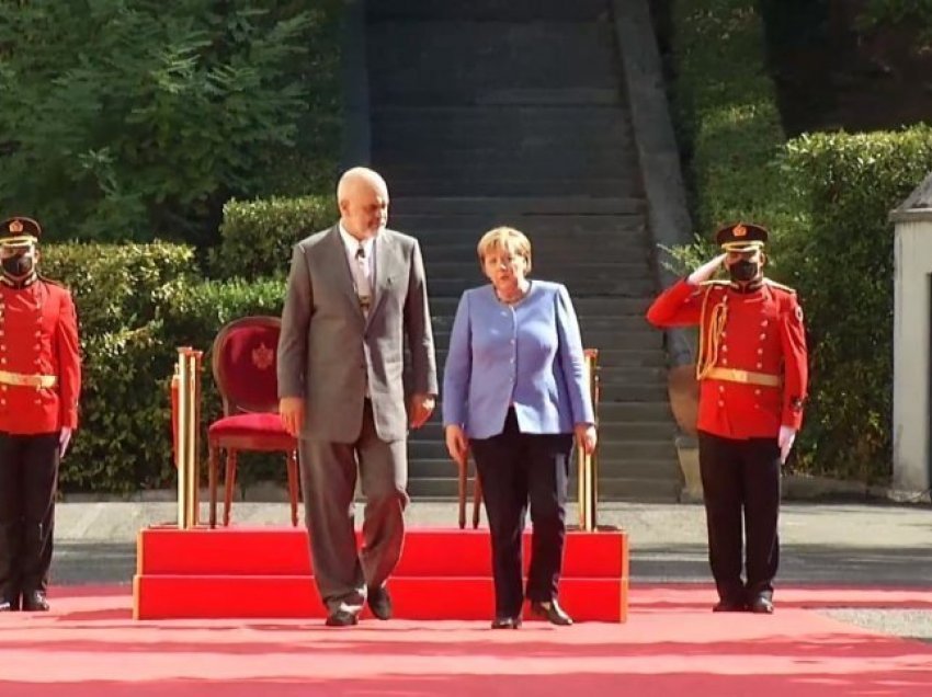 “Shuplakë e fortë për Ramën dhe Vuçiqin”, Merkel i dha goditje “Ballkanit të hapur”  