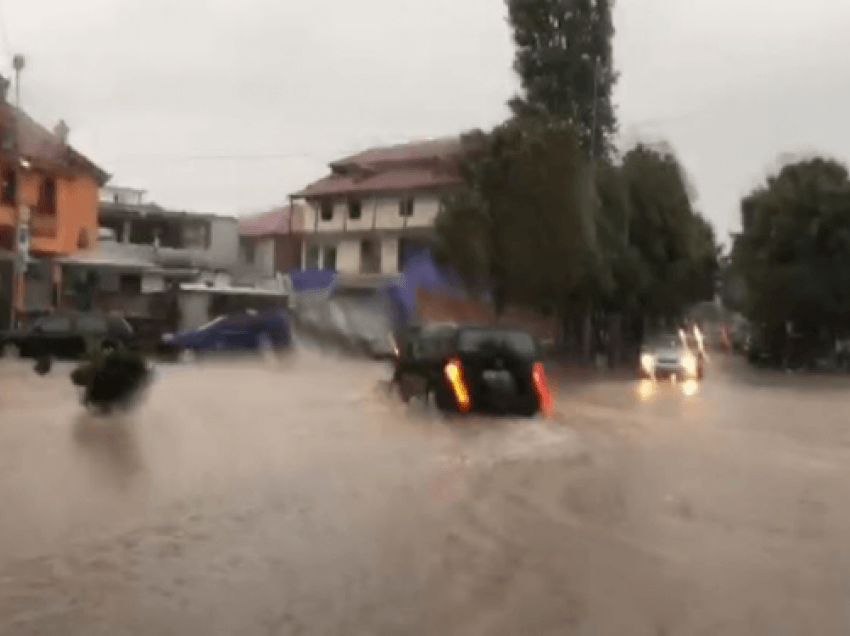 Kukës: Probleme me rrugët dhe energjinë për shkak të reshjeve të shiut