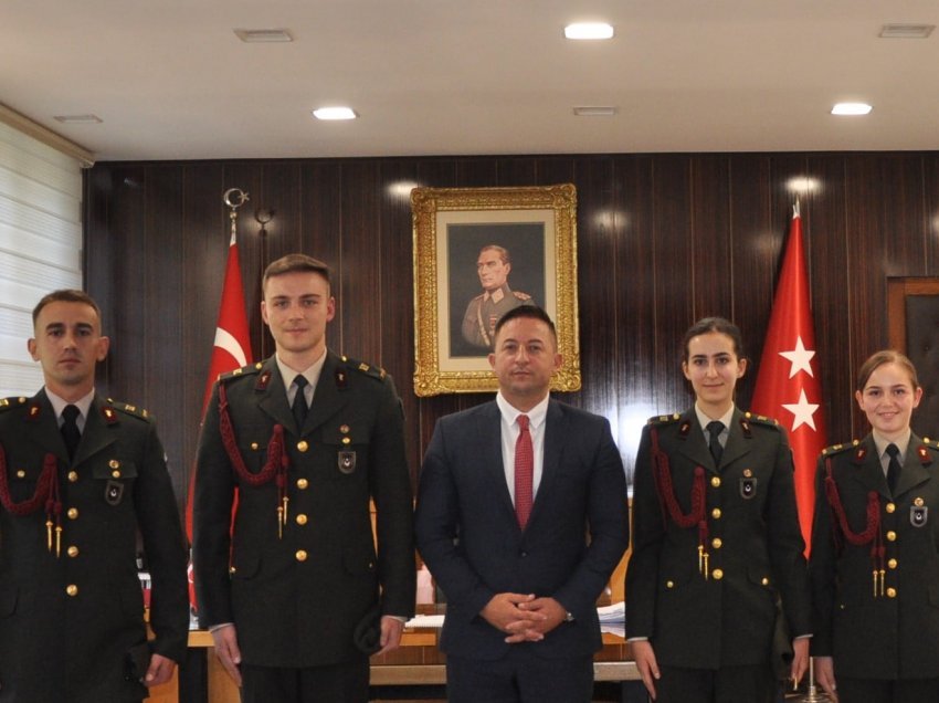  Mehaj viziton Akademinë Ushtarake Tokësore në Turqi, takon oficerët nga Kosova 