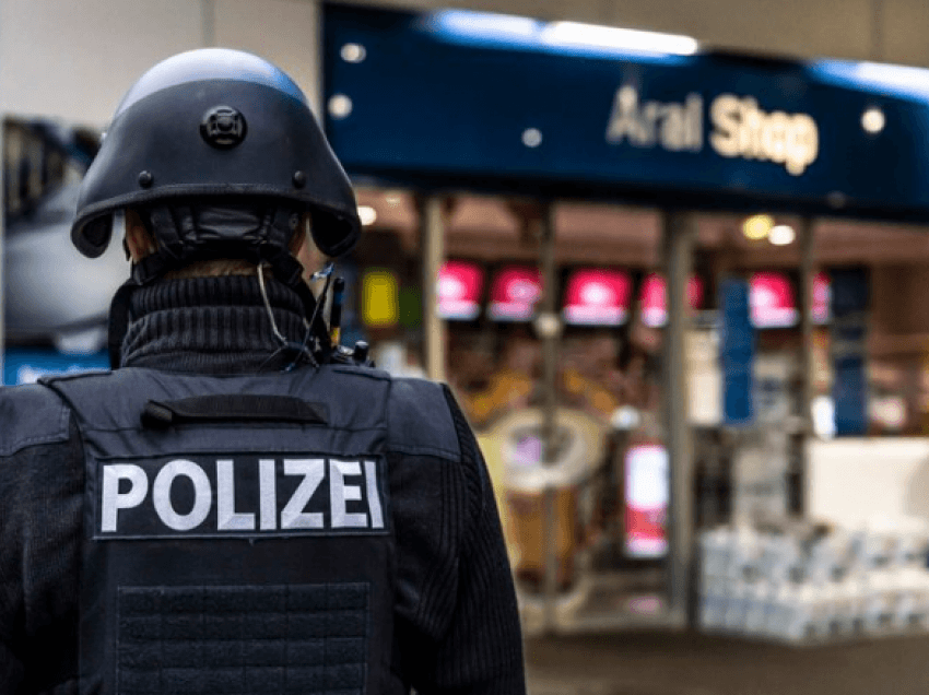 Punonjësi i pompës së derivateve në Gjermani vritet pas përplasjes mbi një maskë fytyre