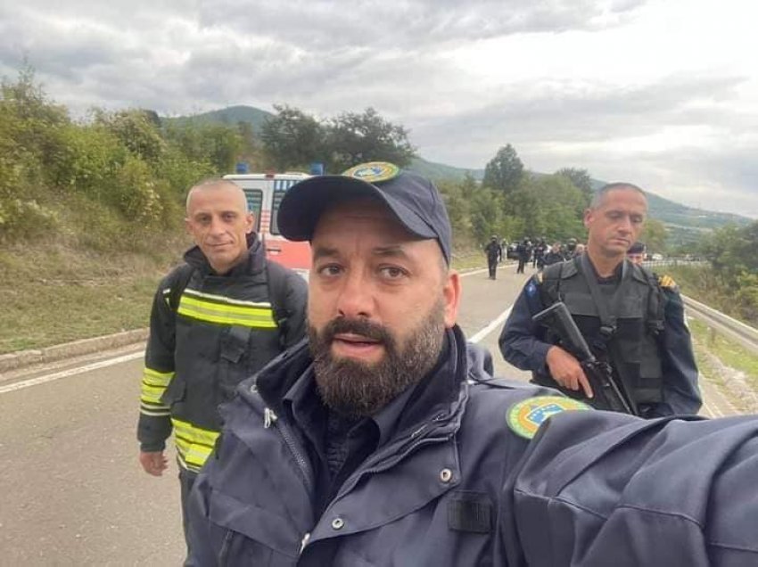Zjarrfikësit mitrovicas krah për krah me policët e Kosovës në Jarinjë