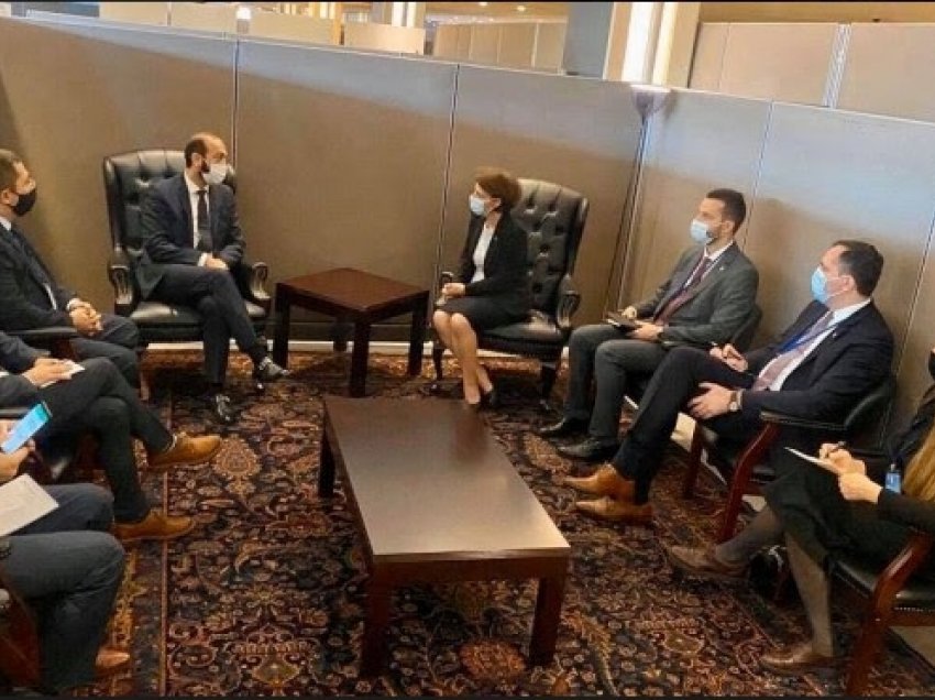 Ministrja Gërvalla u takua me homologun e saj nga Armenia