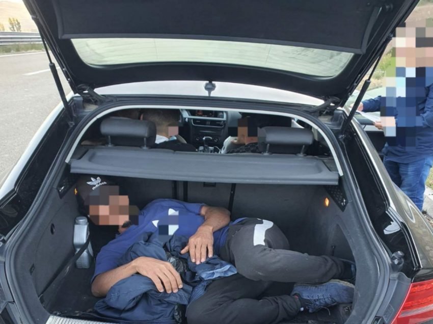 Fshehu një person në bagazh të veturës, arrestohet në Vërmicë