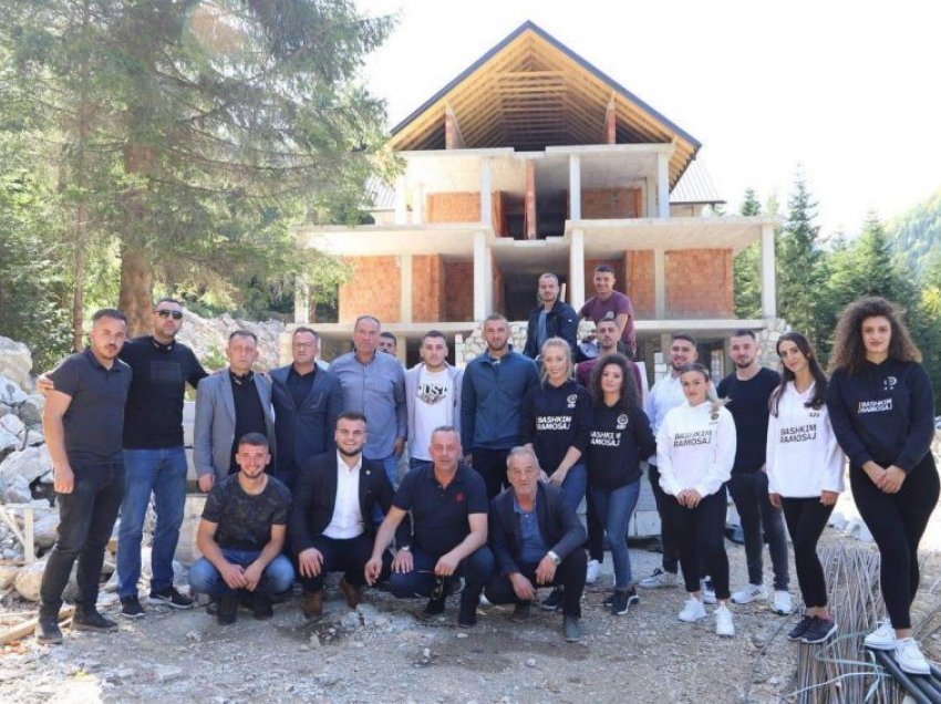 Ramosaj mbikëqyr punimet në ndërtimin e shtëpisë së Shoqatës Bjeshkatare – Alpiniste
