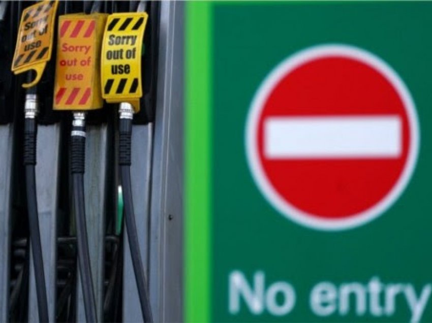 ​Kriza e karburantit në Britani, ushtria vihet në gatishmëri për të lehtësuar furnizimin