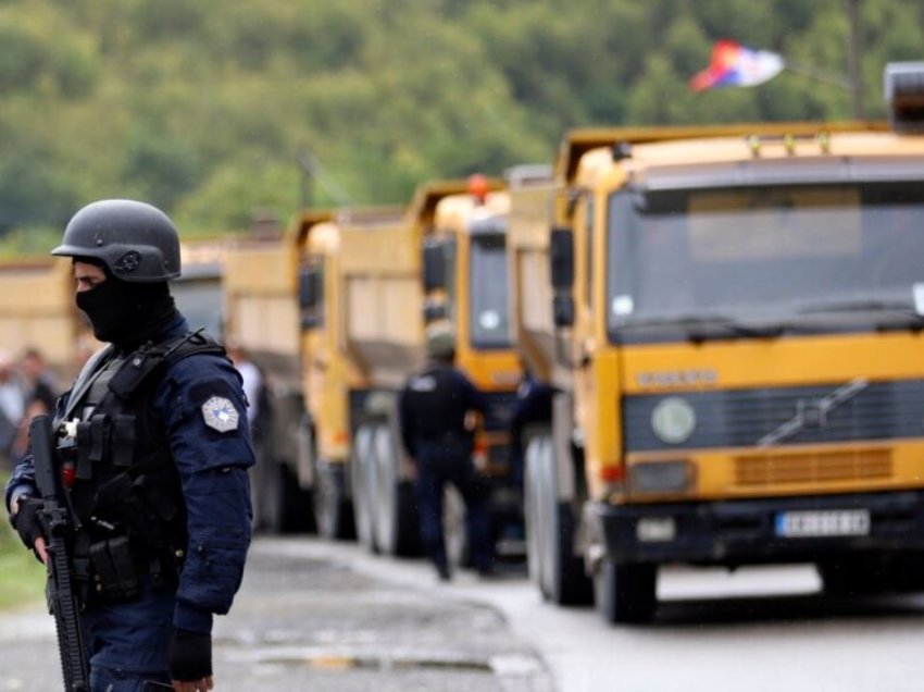 Serbët shtojnë barrikadat në Bërnjak