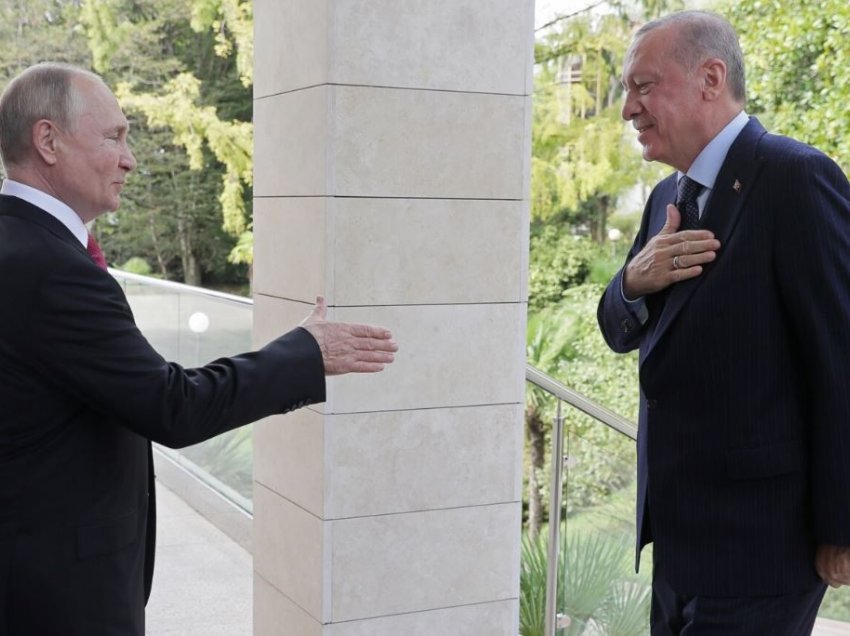 Erdogan bisedon me Putinin për mbrojtjen dhe Sirinë