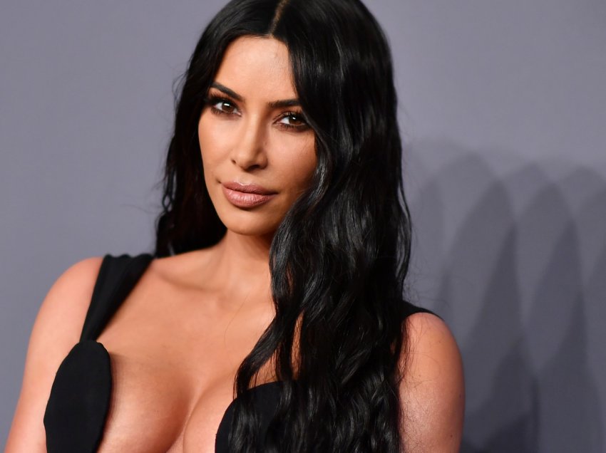 Kim Kardashian dhuron 3000 dollarë për një familje në nevojë