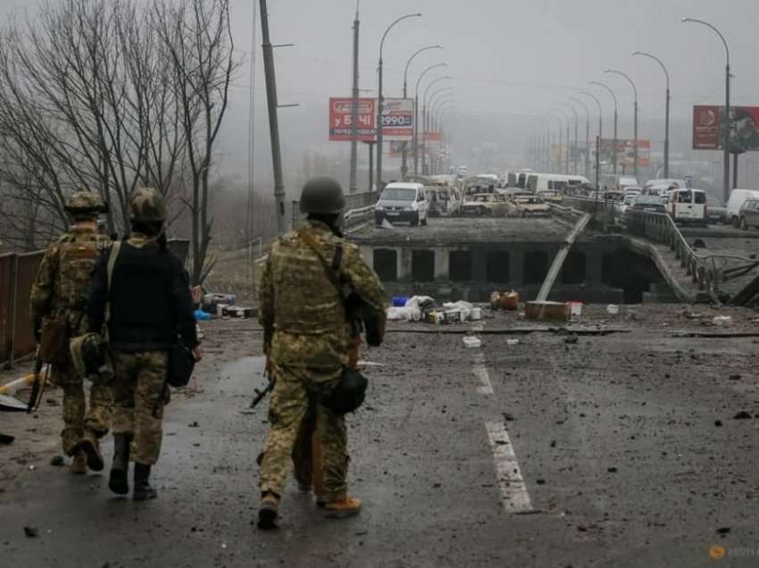 Presidenti ukrainas: Trupat ruse po lënë mina gjatë tërheqjes