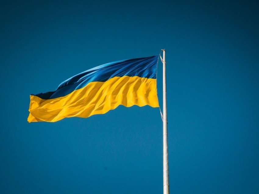 Ngrihet flamuri i Ukrainës mbi Çernobil, u këndua edhe himni