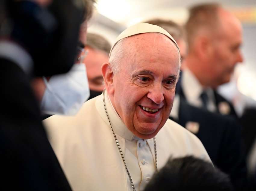 Papa Françeskut i kërkohet ta vizitojë Ukrainën - përgjigjja e tij lë hapsirë për shpresë