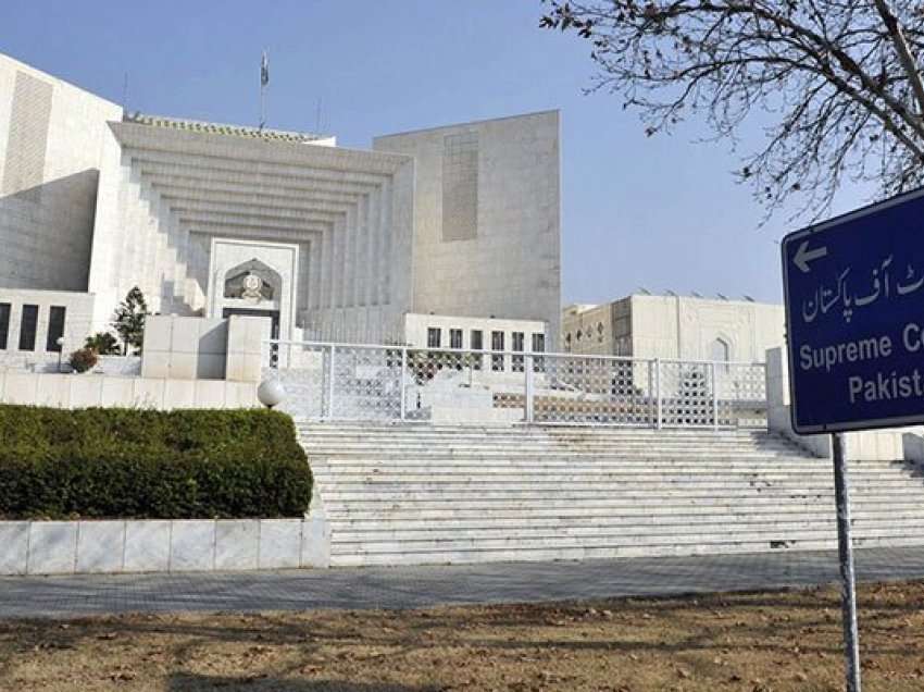 Kriza politike në Pakistan, gjykata shqyrton vendimin për shpërndarjen e parlamentit