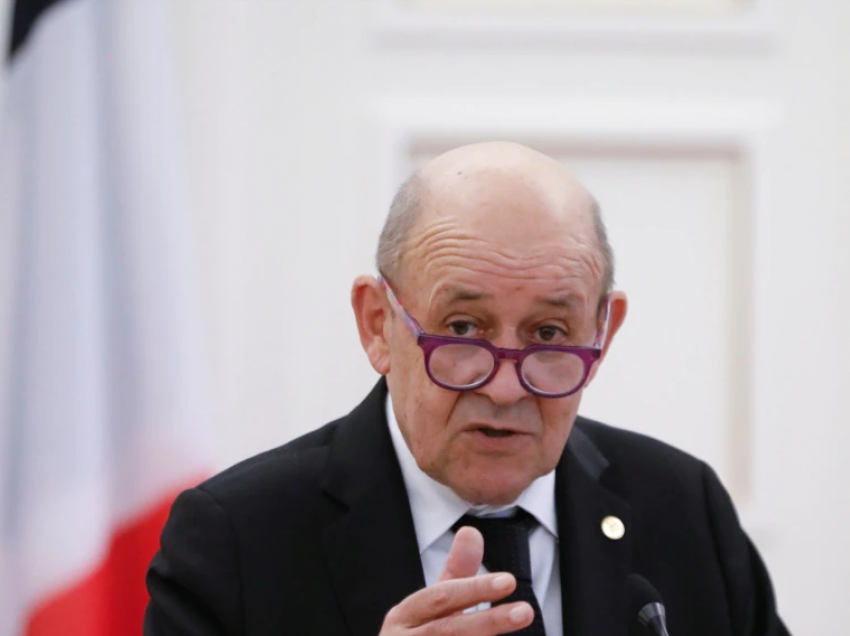 Edhe Franca dëbon diplomatë rusë