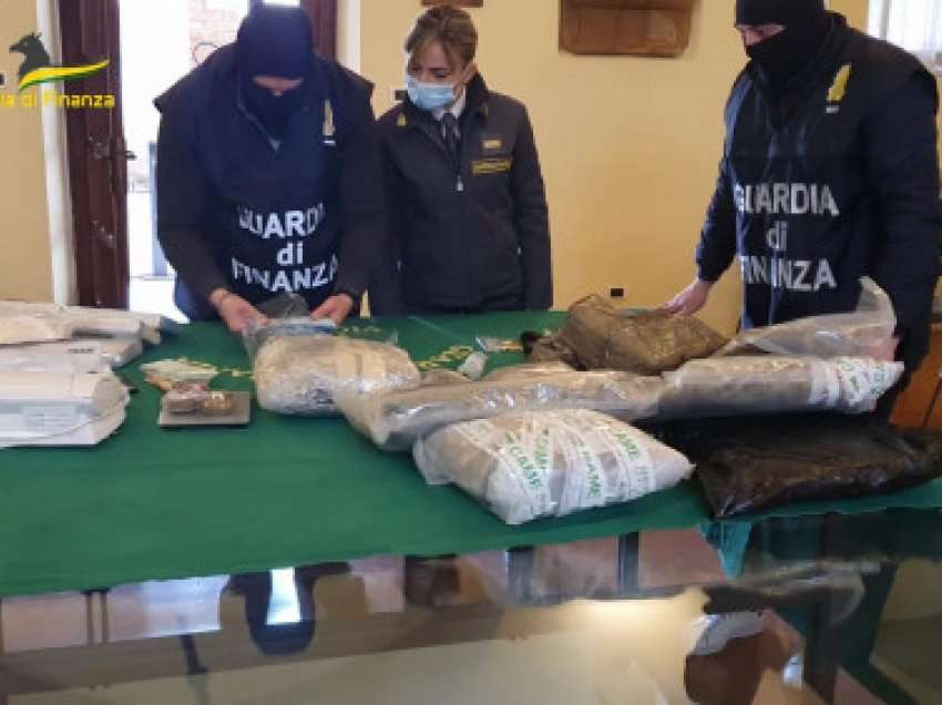 Trafik droge prej 1 milion eurosh/ Arrestohen dy shqiptarët, ja si tentuan t’i ikin policisë italiane