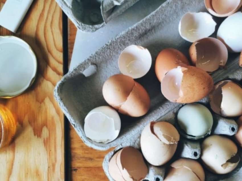 Përdorni lëvozhgat e vezëve për këtë hile çuditërisht të dobishme në kuzhinë