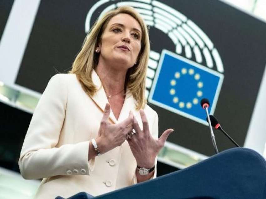 Kryetarja e PE-së kërkon heqjen e vizave për Kosovën
