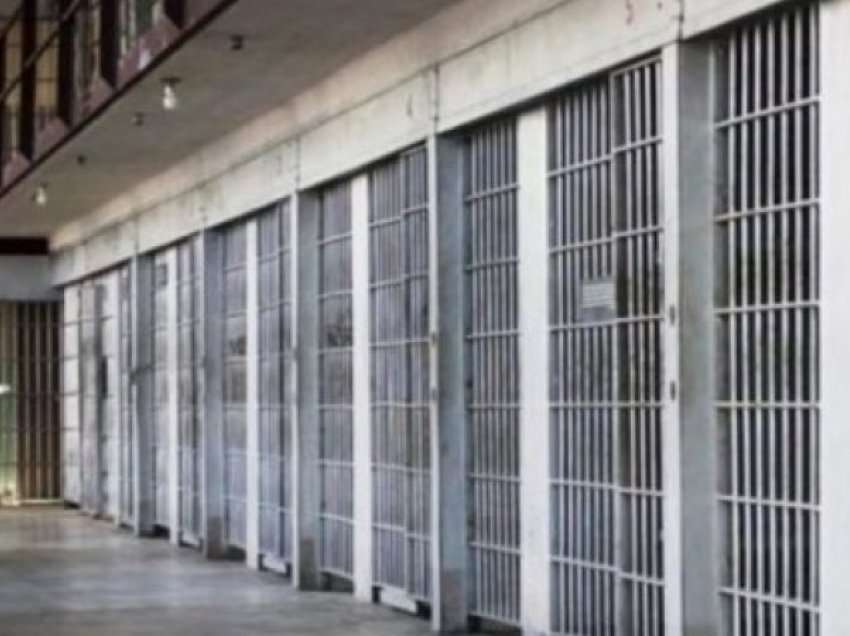 Incident në Burgun e Sigurisë së Lartë, i burgosuri e bënë për spital gardianin
