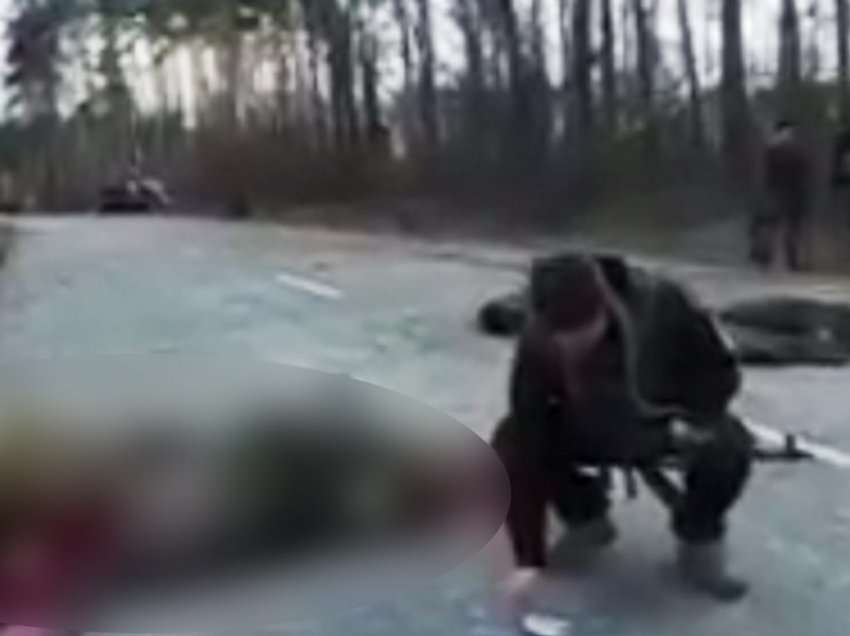 Dalin pamjet e ekzekutimit të ushtarit rus nga forcat ukrainase
