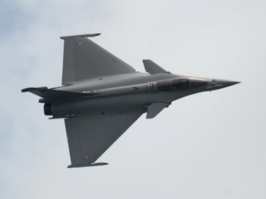 Vuçiq: Një avion i NATO-s ka ndjekur avionin e Air Serbia afër qiellit rus