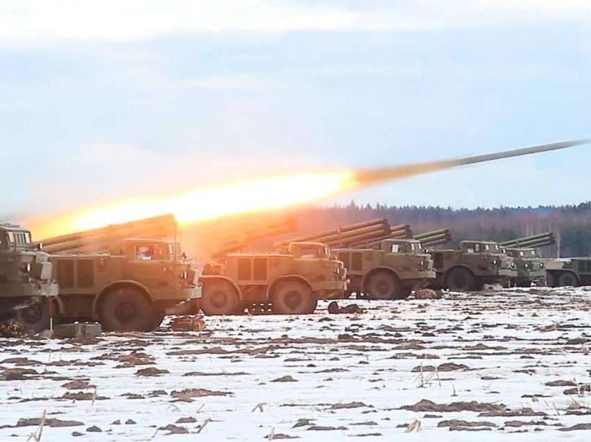 “Lojë me zjarrin”/ Rusia kryen stërvitje ushtarake në Kaliningrad, pasi paralajmëroi Perëndimin