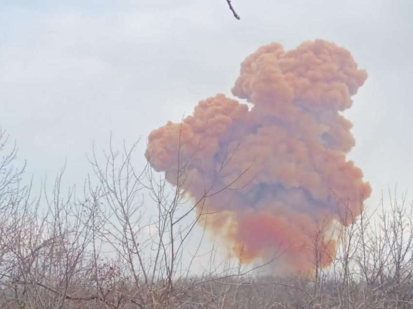 Forcat ruse godasin rezervuarin e acidit nitrik mes bombardimeve të rënda