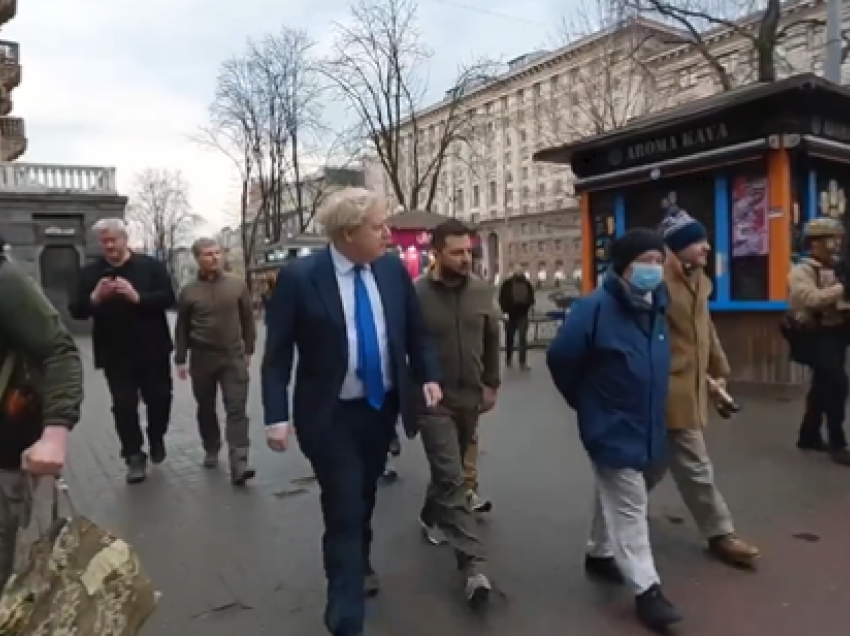 Publikohen pamjet nga vizita e Boris Johnson në Kiev
