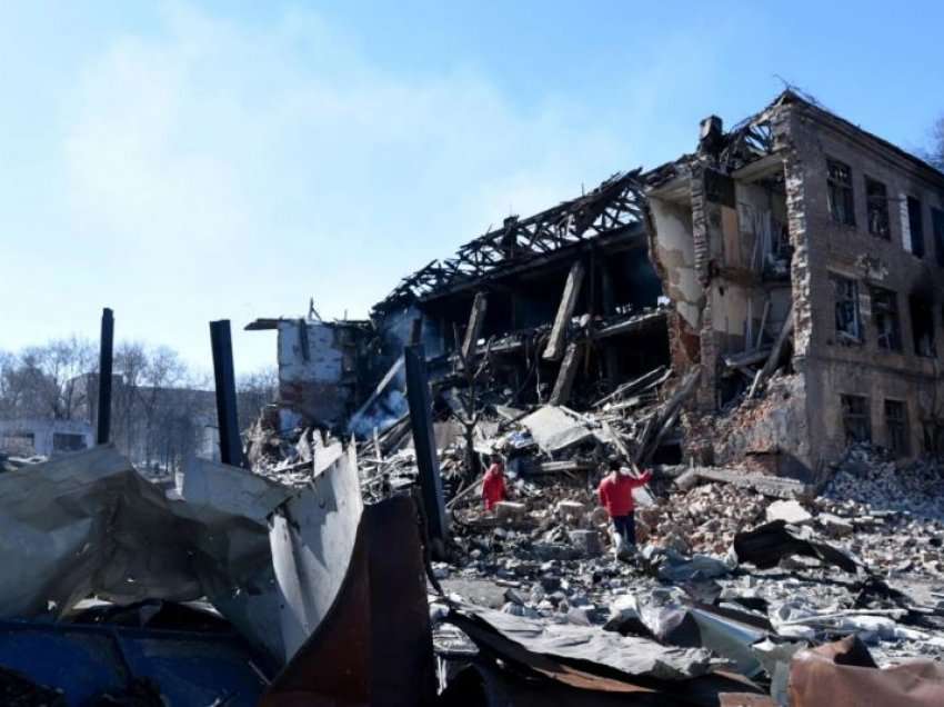 Aeroporti i Dnipros shkatërrohet nga granatimet ruse