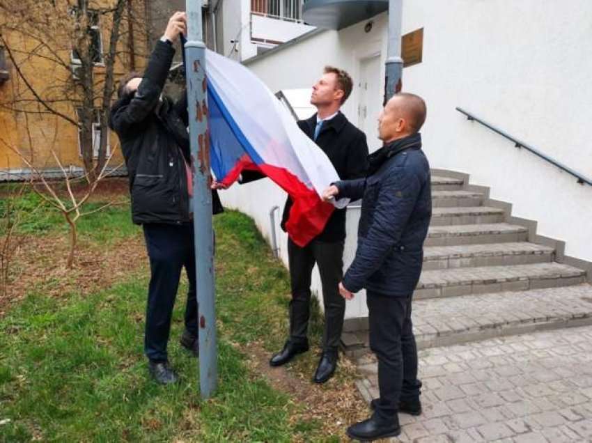 Çekët godasin Rusinë, kthehen në ambasadën e tyre në Kiev
