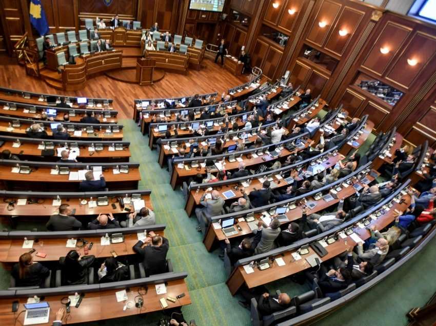 ​Mungesa e deputetëve, nervozohet Konjufca - shtyhet seanca e Kuvendit