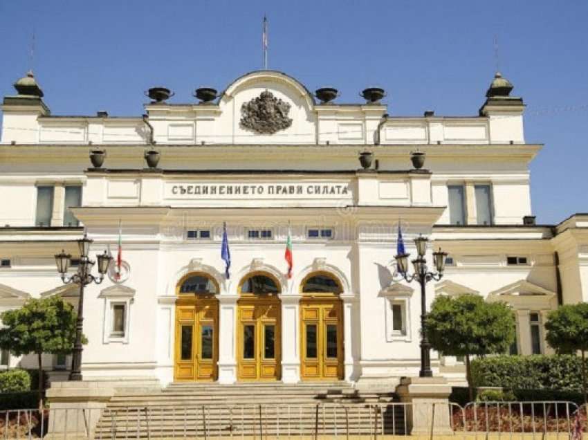 ​Parlamenti i Bullgarisë voton përfundimisht mbylljen e juridiksioneve të specializuara