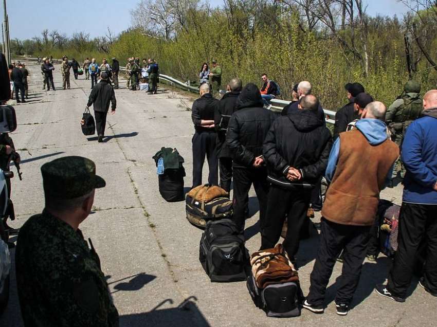 Të burgosur rusë dhe ukrainasë të shkëmbyer në Kherson