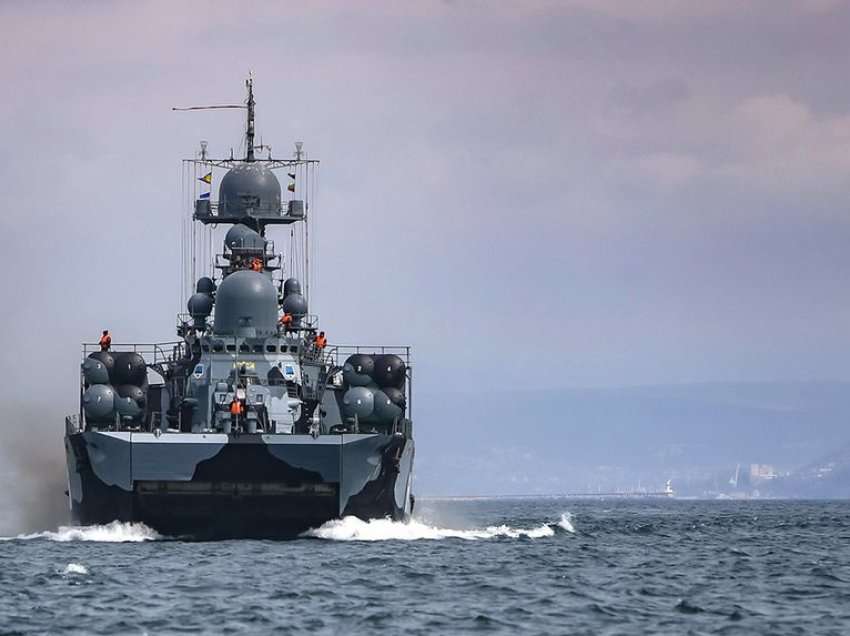 Ukraina tallet me marinën ruse pas fundosjes së anijes