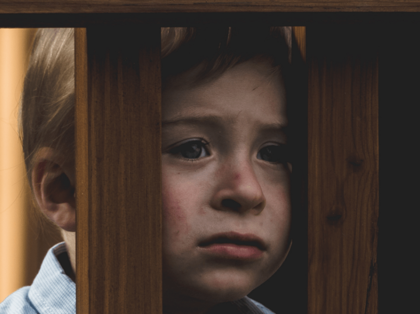 Traumat e fëmijërisë së hershme, ndikojnë në fomrimin e një narcisti