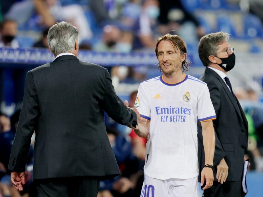 E konfirmon Ancelotti: Modric do ta përfundojë karrierën te Real Madridi