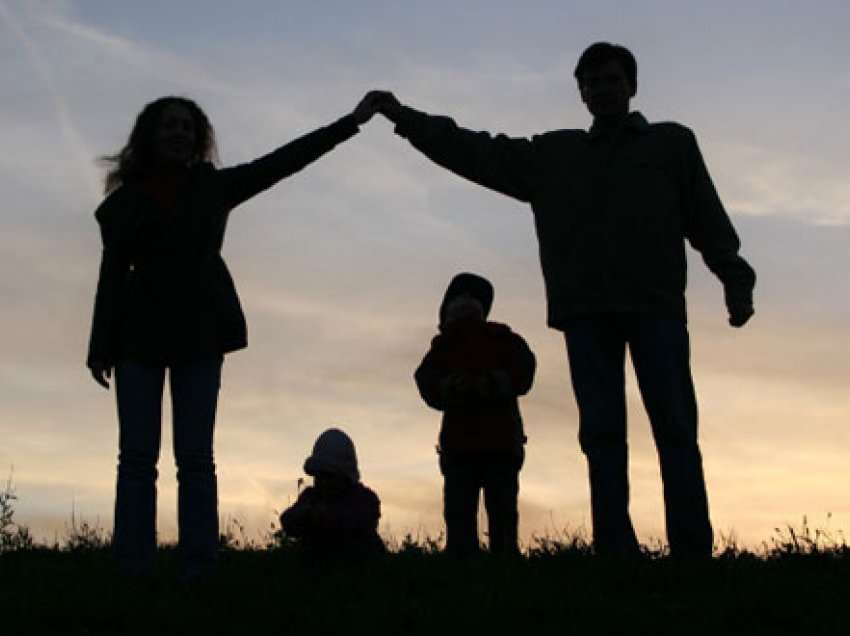 Ndikon fëmija në lumturinë e një çifti? Studimi i fundit i jep fund dilemës