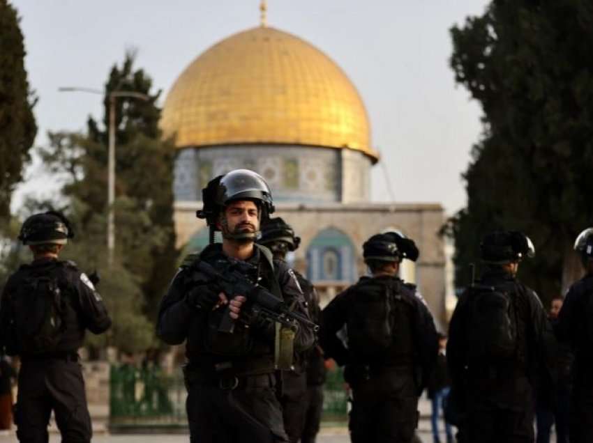 Tensionet shpërthejnë pasi policia izraelite hyn sërish në xhaminë Al-Aksa