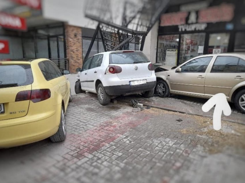 Aksident në Fushë Kosovë, përfshihen tri vetura