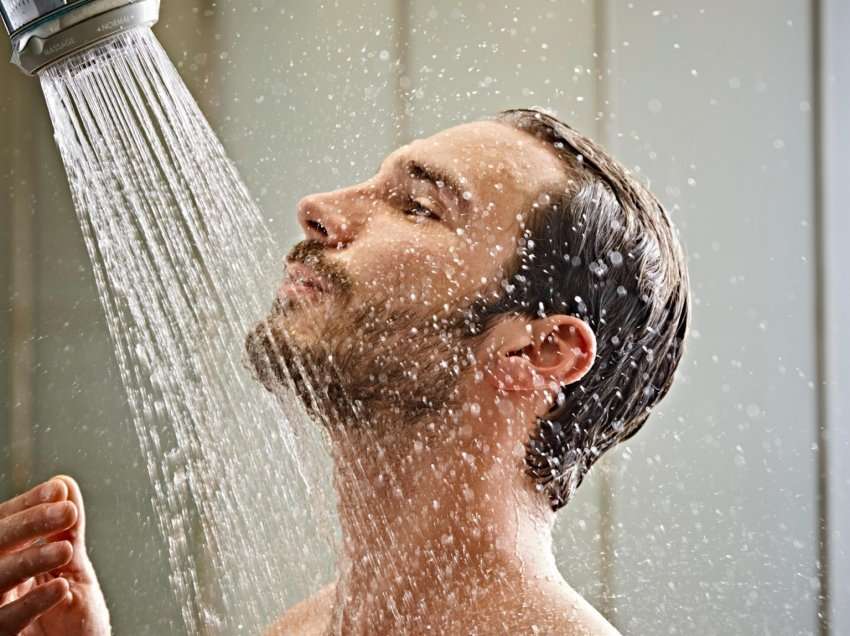 7 Arsye pse duhet të bëni dush të ftohtë