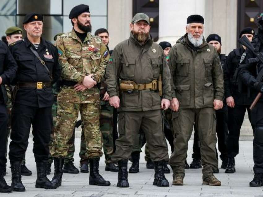 Ushtria çeçene publikon pamje të “luftës së tyre” në TikTok, ukrainasit tallen me ta