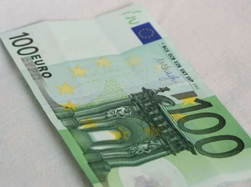 100 euro nga Qeveria, javën tjetër në llogaritë e punëtorëve të sektorit publik
