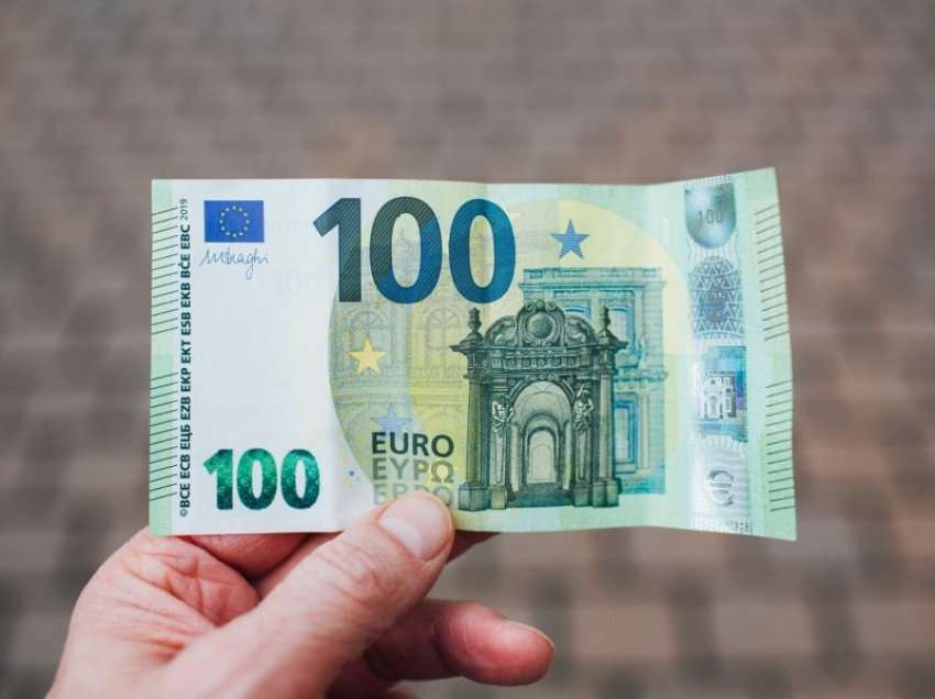 Vjen lajmi i mirë/ Sot hapet aplikimi për 100 eurot e punëtorëve në sektorin privat dhe studentët
