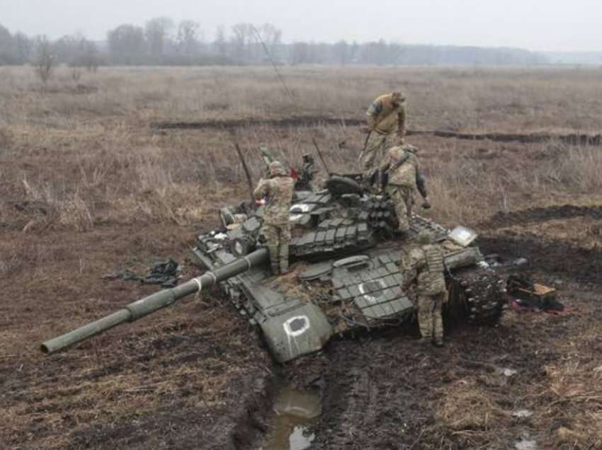 Edhe qielli në anën e Ukrainës: Moti i lig i lë në “lloç” tanket e Putinit 