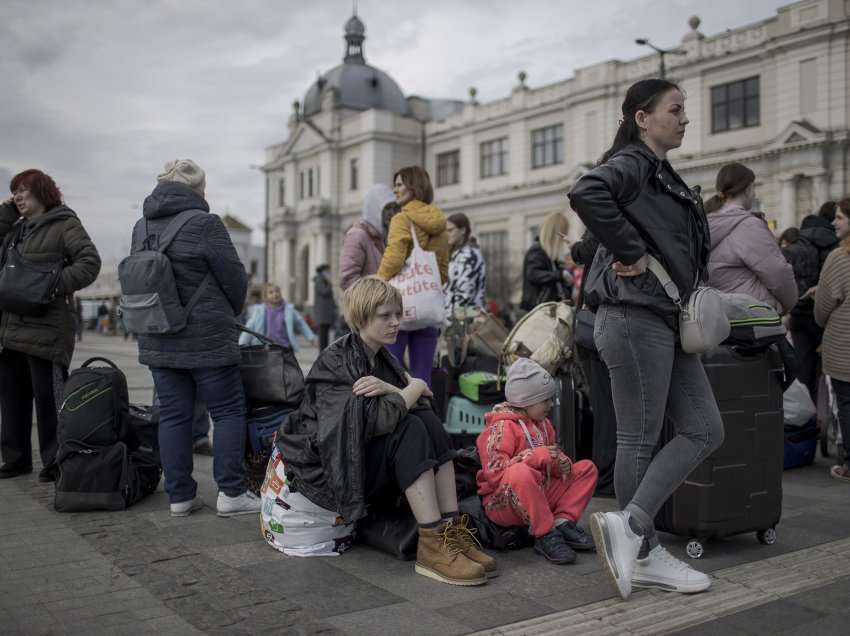 Më shumë se 7.7 milionë njerëz të zhvendosur brenda vendit në Ukrainë
