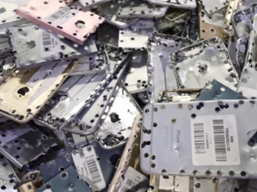 Kjo video tregon nga afër se si riciklohen iPhone-ët e vjetër